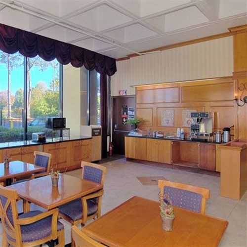 Knights Inn Six Flags Lodge West Restaurant photo